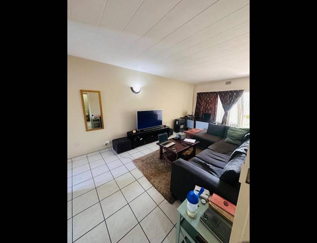 2 BEDROOM APARTMENT FOR SALE IN WYCHWOOD